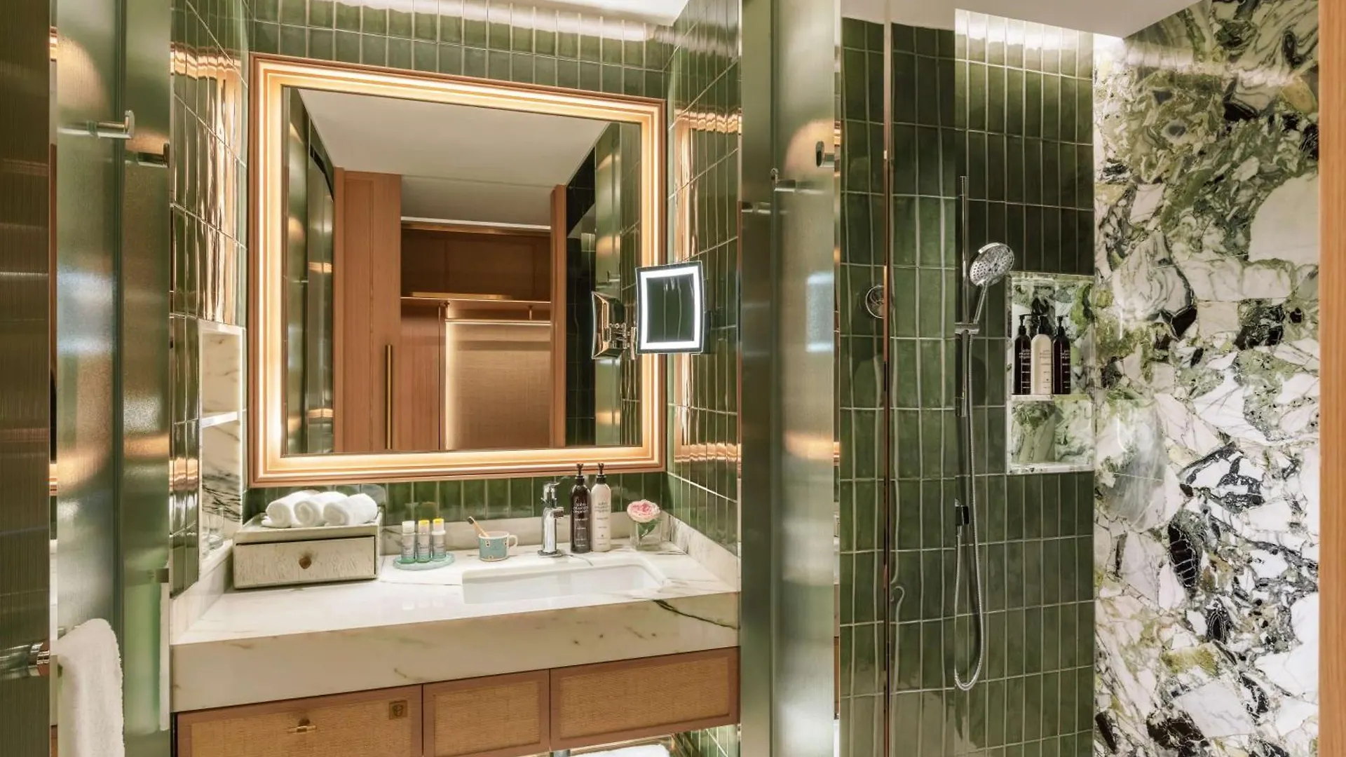 Island Shangri-La, Hongkong
